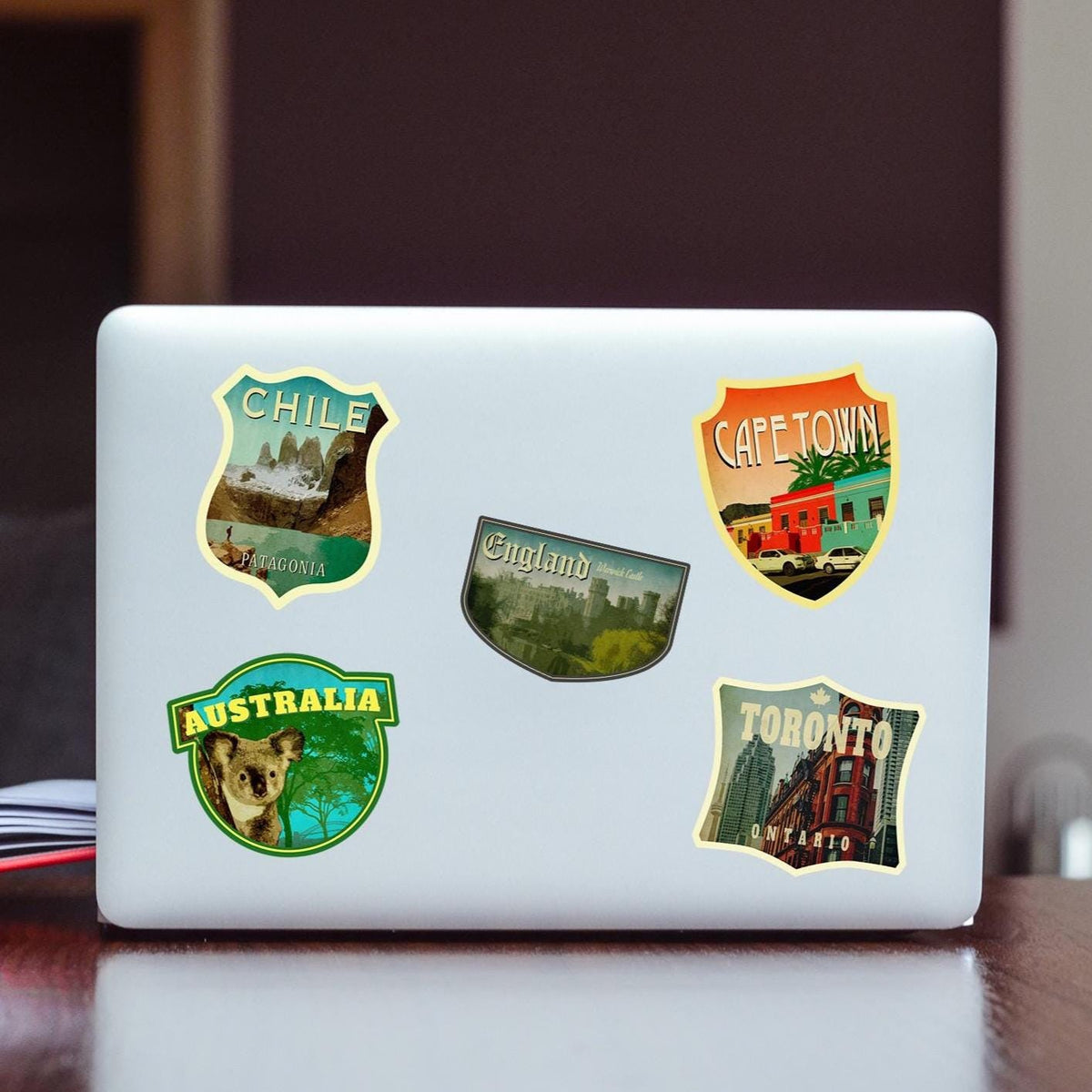 England Travel Sticker: Vintage-Style Luggage Decal
